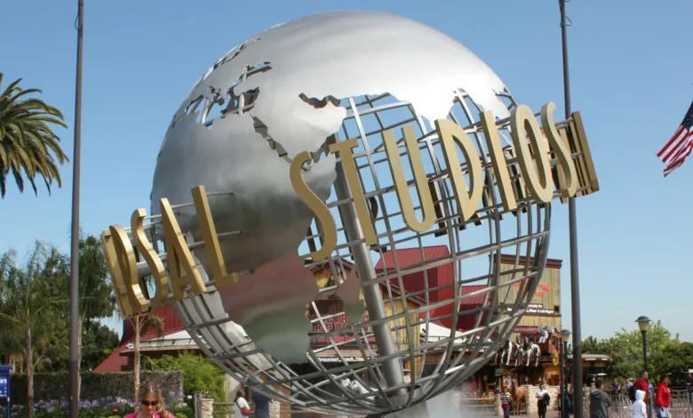 Globe vor den Universal Studios Hollywood.