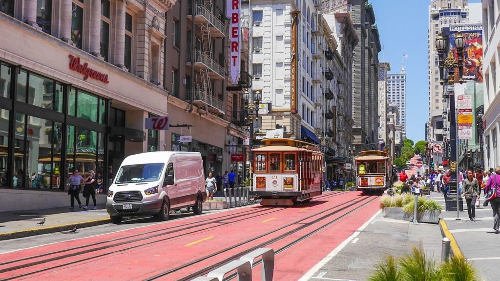 Zwei Cable Cars in San Francisco