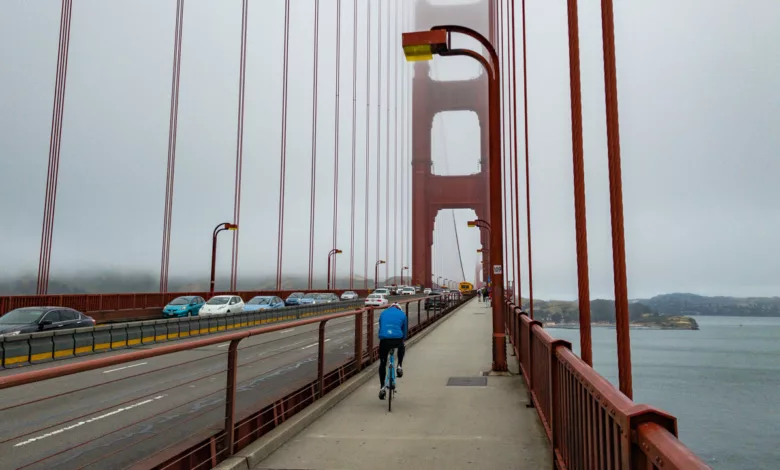 Eine Radtour über die Golden Gate Bridge.