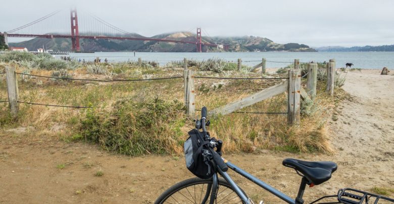 Fahrrad auf Radweg in San Francisco.