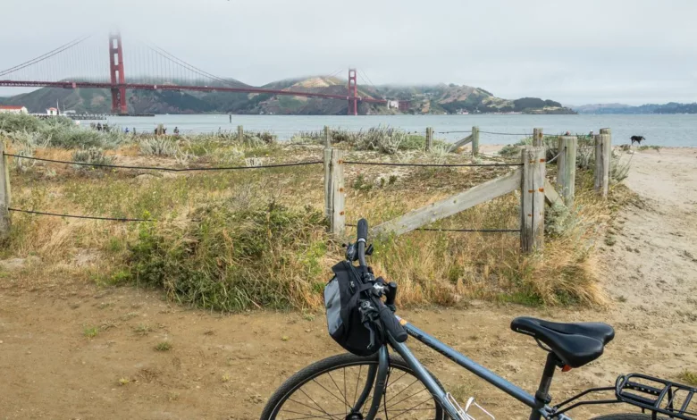 Fahrrad auf Radweg in San Francisco.