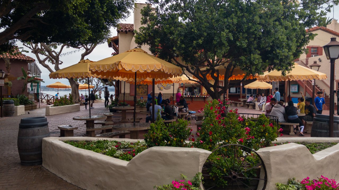 Seaport Village: Shopping & Restaurants in San Diegos Bucht